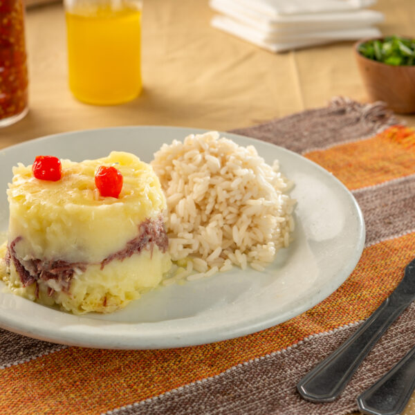 Escondidinho Tradicional ou Vegetariano no Prato